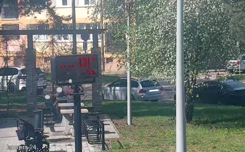 13.Brak-oznaczenia-temperatury-powietrza-na-zegarze-w-Parku-Seniora-ul.-gen.-Sosabowskiego (1)