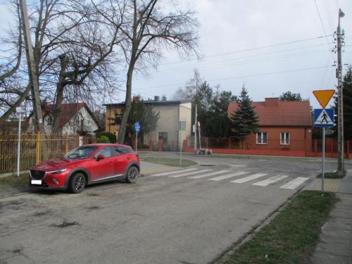 13B.-Parkowanie-pojazdem-w-rejonie-przejscia-dla-pieszych-ul.-Piaskowa-Boh.-Warszawy.