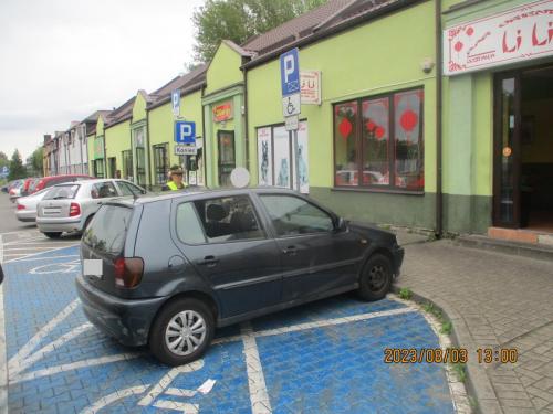 22.Parkowanie-na-miejscu-dla-osob-niepelnosprawnych-ul.-Fieldorfa-Nila.