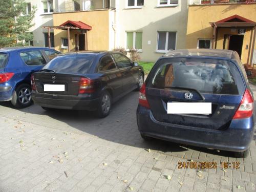 25a.Parkowanie-pojazdow-w-strefie-zamieszkania-poza-miejscem-wyznaczonym-ul.-Spoldzielcza.