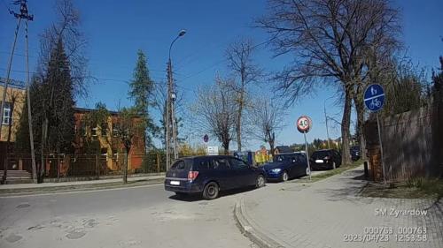 37.Parkowanie-pojazdem-w-rejonie-skrzyzowania-ul.-Boh.-Warszawy-z-ul.-Zwirki-i-Wigury.