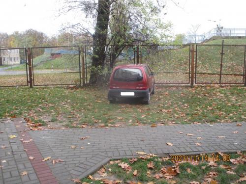 7.Parkowanie-na-trawniku-ul.-Struga