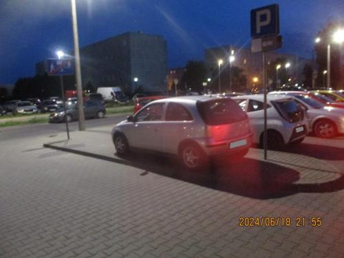 9b.Parkowanie-w-strefie-zamieszkania-poza-miejscem-wyznaczonym-ul.-Parkingowa